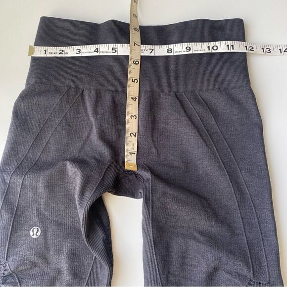 Lululemon In The Flow Crop size 4 gray leggings runch - Picture 4 of 8